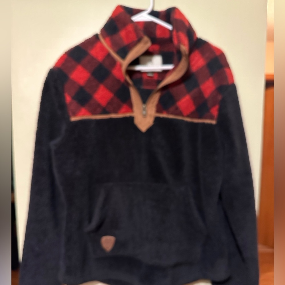 Legendary Whitetails: Women’s fuzzy hide fleece pullover size XL